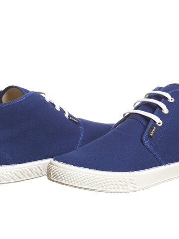 Lifestyle foto Pánske vysoké plátené konopné tenisky tmavomodré s bielou kaučukovou podrážkou 